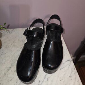 Tory Burch Lug Sole Patent Leather Clogs – Black – Size 8